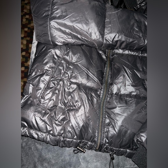 Ugg Izzie Puffer Jacket in Black Size Small - Picture 12 of 15